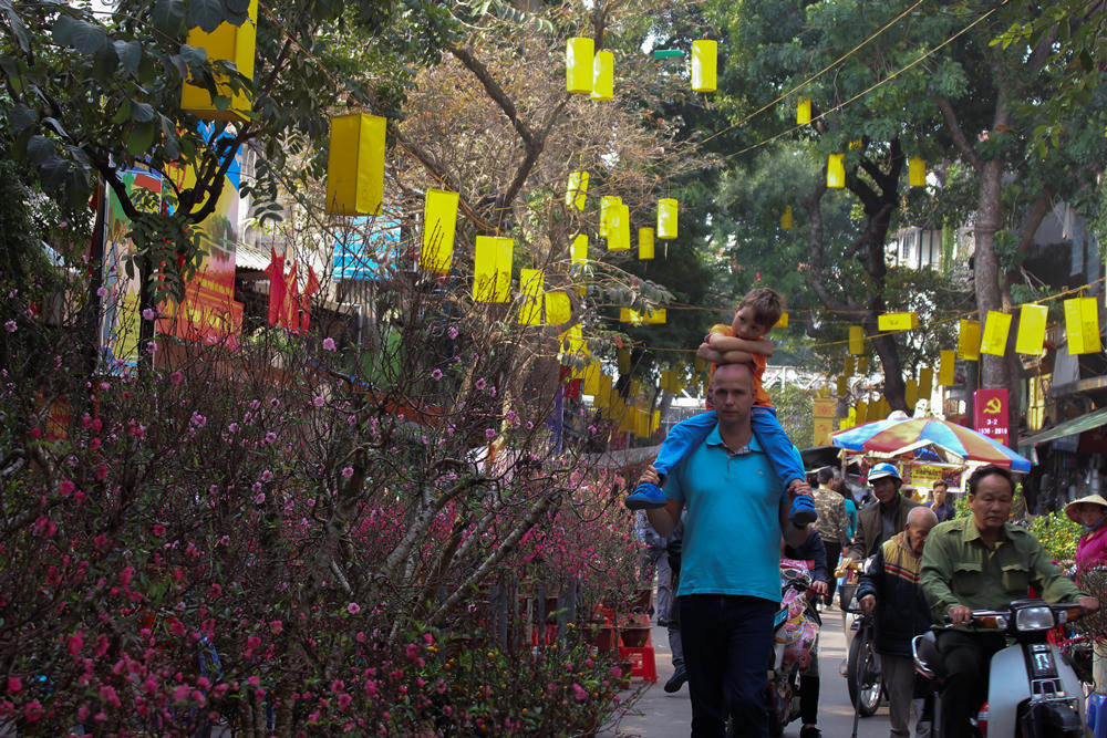 Chú lợn trăm triệu đồng bày bán tại phiên chợ cuối năm